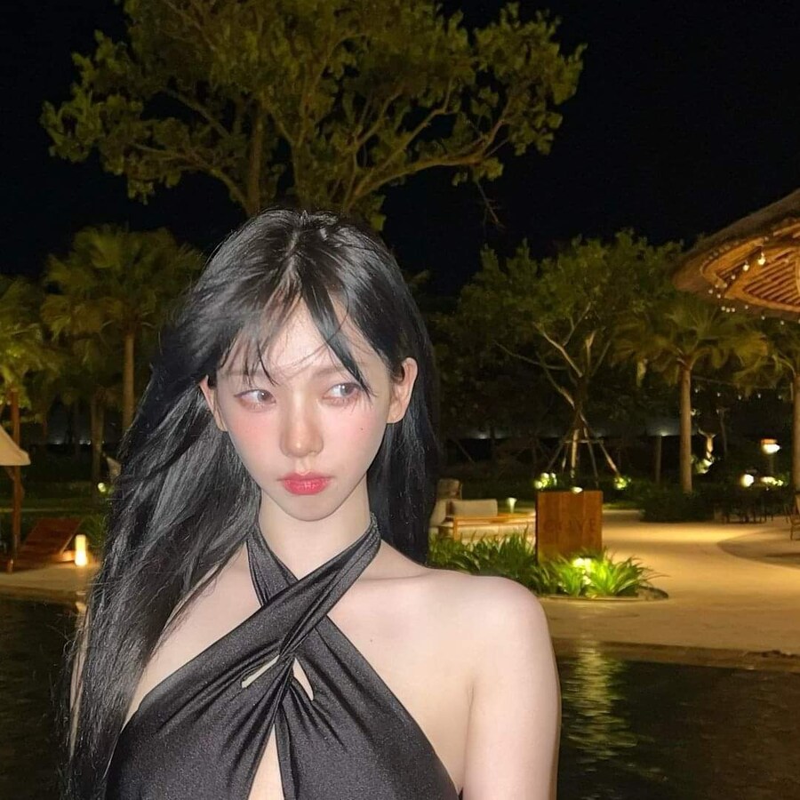 카리나.... 호텔 수영장 비키니 인증...jpg_1.jpg