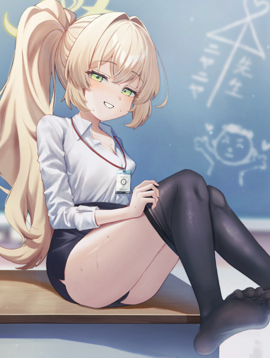 [블루아카] 스타킹 신는 히죽히죽 교수_1.jpg