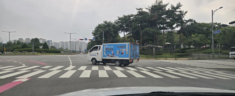 운전하는데 어메이징한 트럭 봄_1.jpg