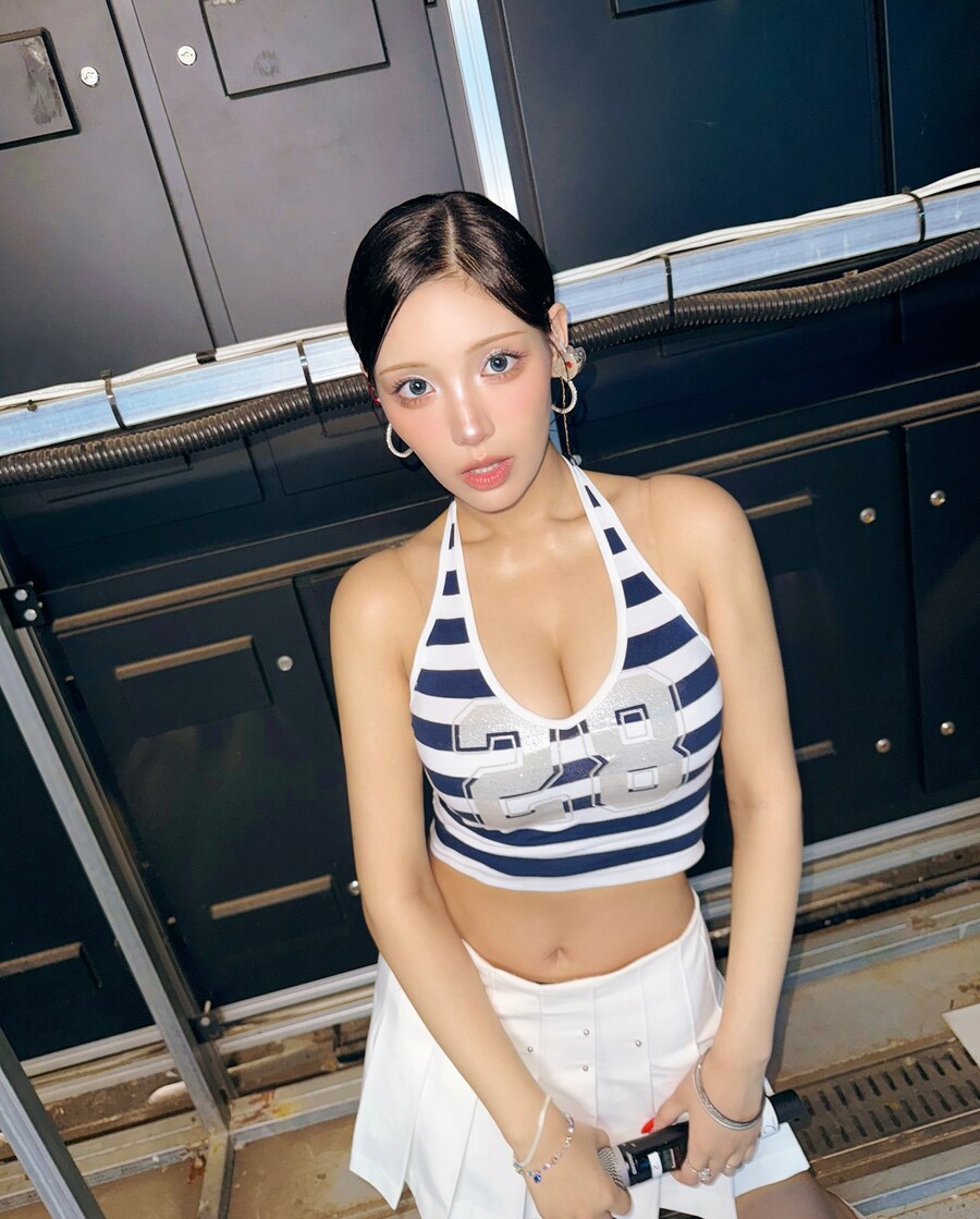라잇썸 초원, 과감한 썸머룩…남다른 볼륨감 [★해시태그]_2.jpg