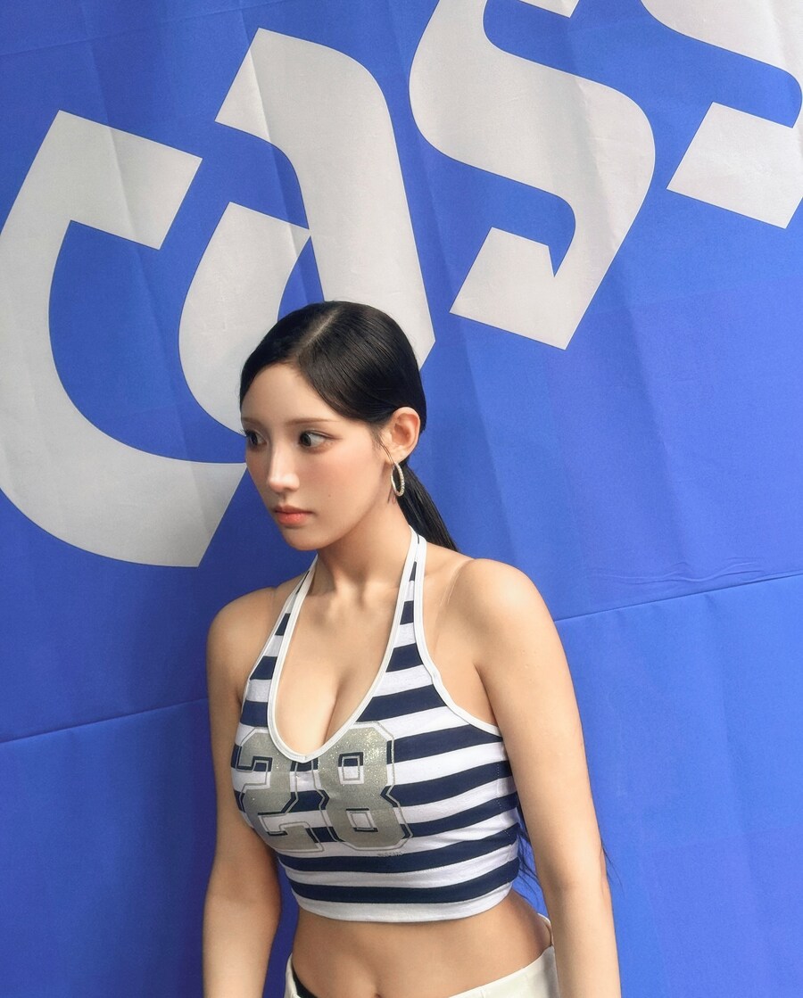 라잇썸 초원, 과감한 썸머룩…남다른 볼륨감 [★해시태그]_4.jpg