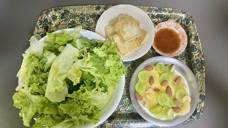 풀밖에 없는 조촐한 아침식사_1.jpg