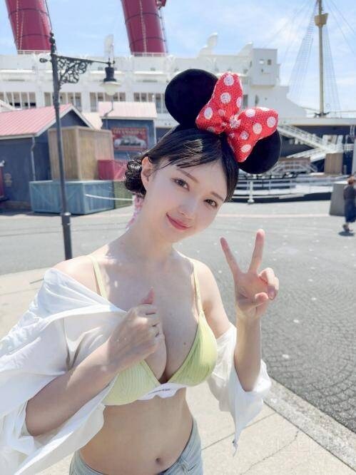 일본 디즈니랜드 옷차림 논란.JPG_1.jpg