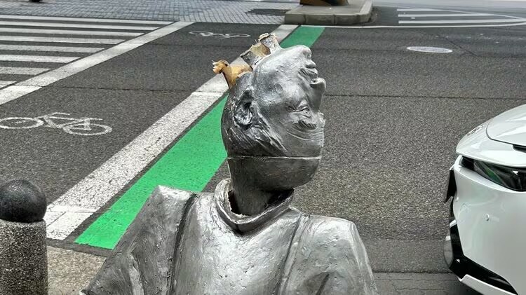 보자마자 존나 웃었던 일본 조각상 파괴 사건_1.jpg