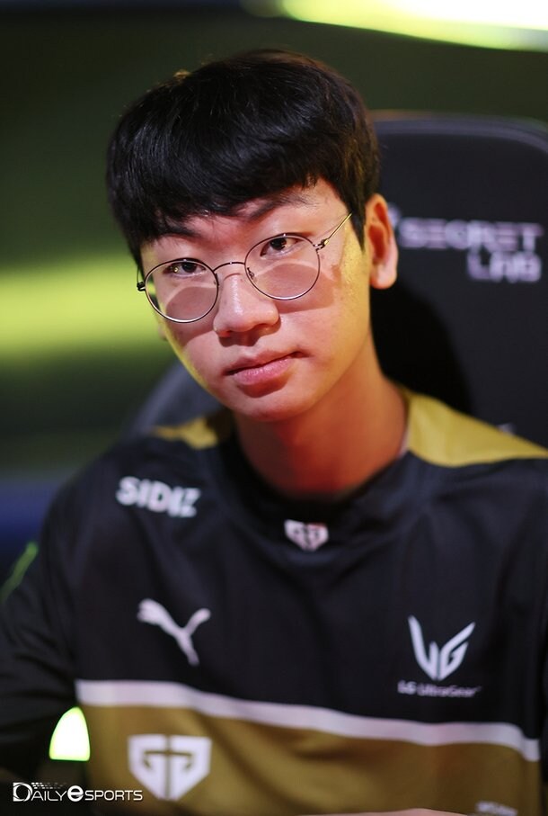 롤) ??: 아까 앞 플 w로 말아먹지 않았냐고?_1.jpg