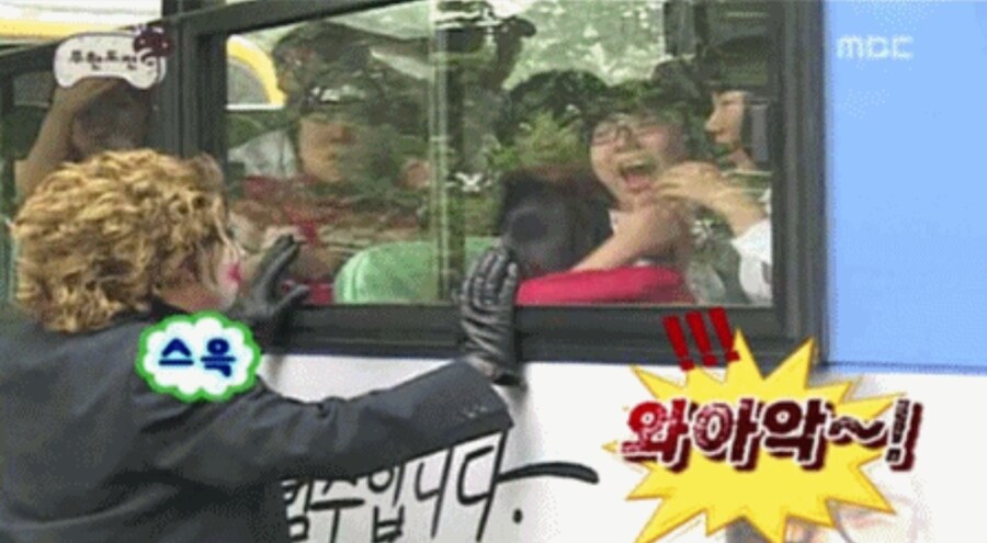 대본에도 없는 코스프레를 하고 나타났던 연예인_2.jpg