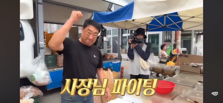 과자가게 무전취식하는 할머니_16.jpg