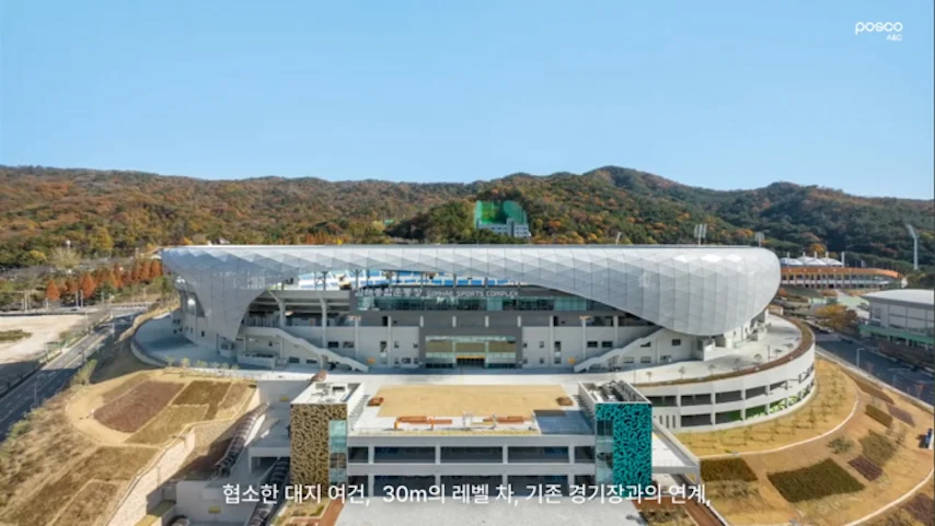 세금 1800억 들여 지었다는 김해 종합운동장.JPG_8.webp