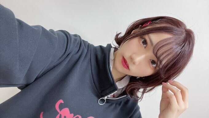 이상한 후드 티 입은 캐릭터 성우_3.jpg