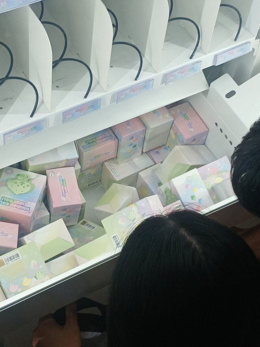 최근에 난리 났던 중국인이 한국 팝업스토어 굿즈 싹쓸이한 사건_1.jpg