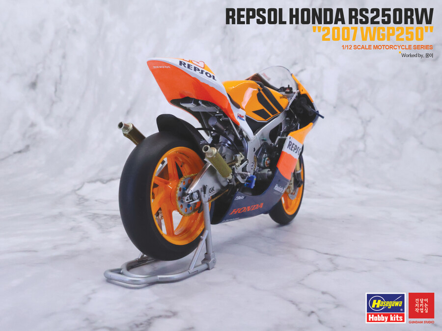 [Hasegawa] 1/12 Repsol Honda RS250RW 2007_11.jpg