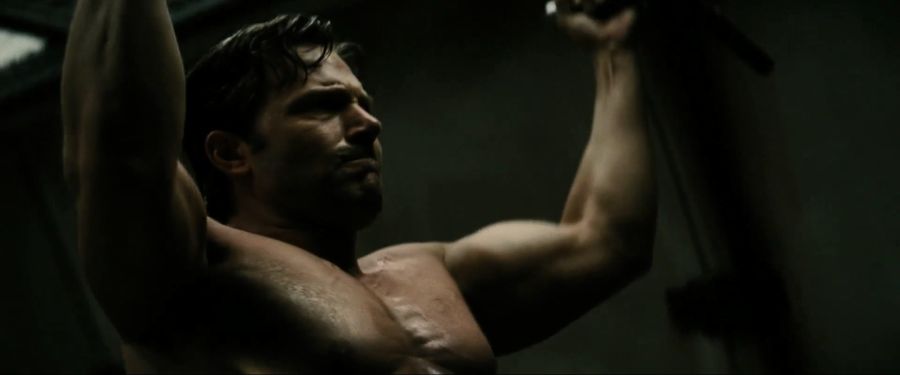 [배트맨]슈퍼맨과 싸우기 위해서 몸을 만드는 브루스 웨인_1.jpg