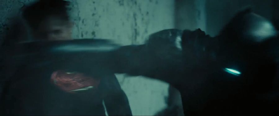 [배트맨]슈퍼맨에게 열심히 펀치를 날리는 브루스 웨인_2.jpg