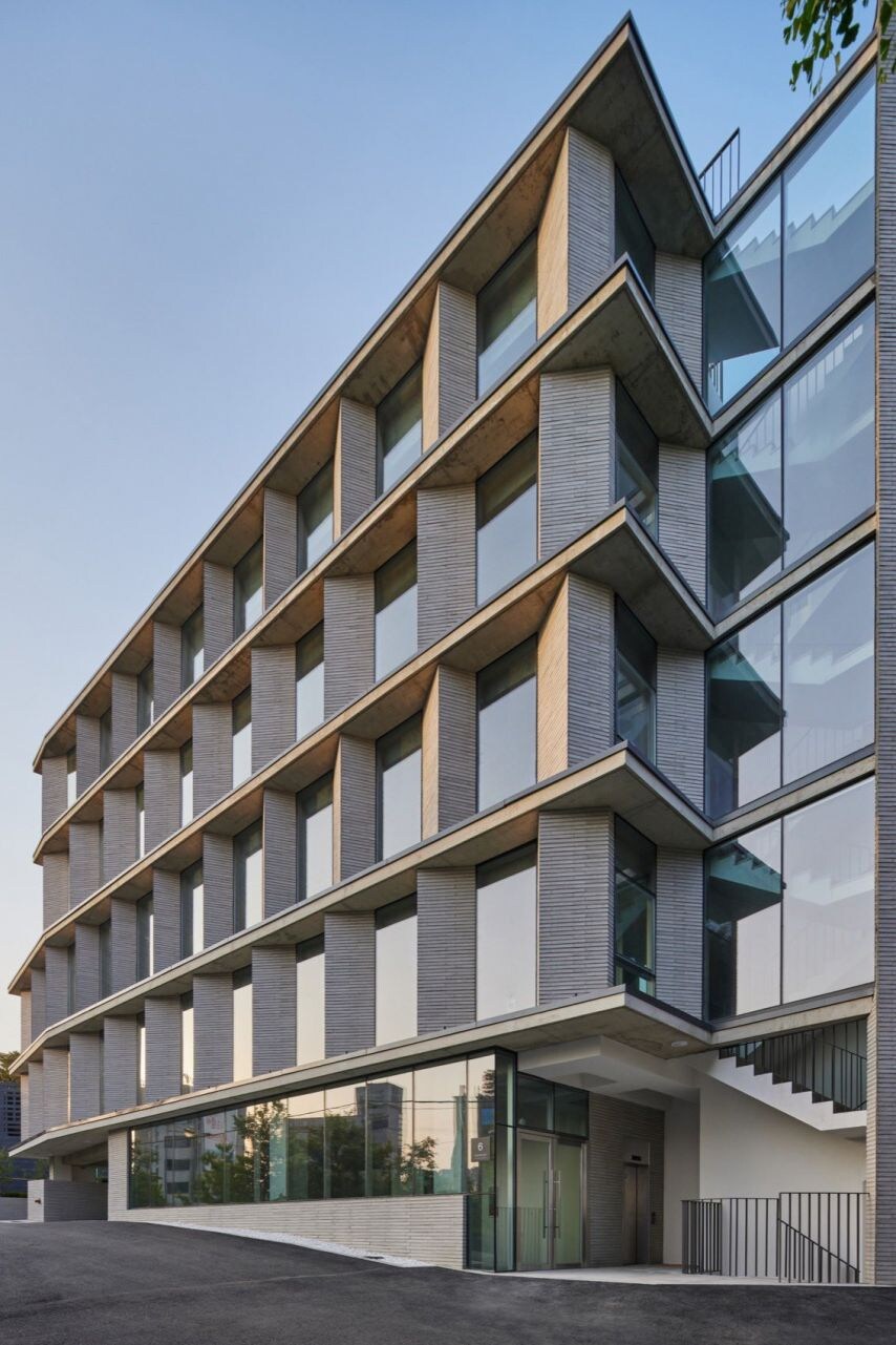 제니 1인 소속사 사옥 수준.jpg_3.jpg