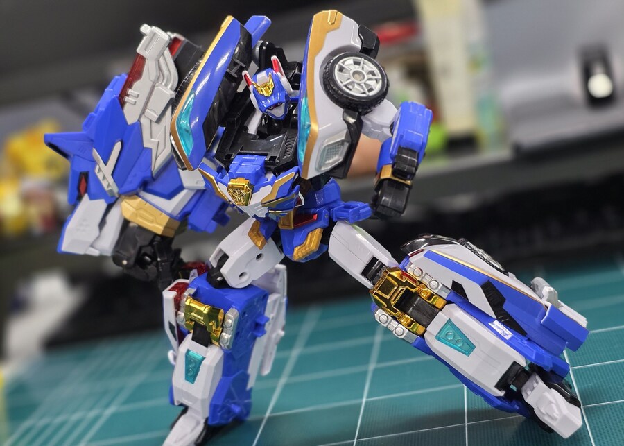 메탈카드봇) 이게 업그레이드 된 블루캅_1.jpg