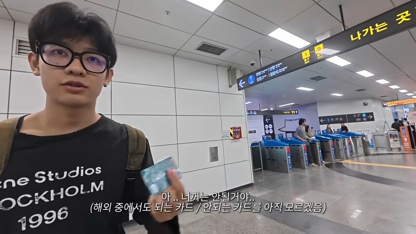 유튜브) 외국인만 보이면 무작정 말을 거는 유튜버_19.png