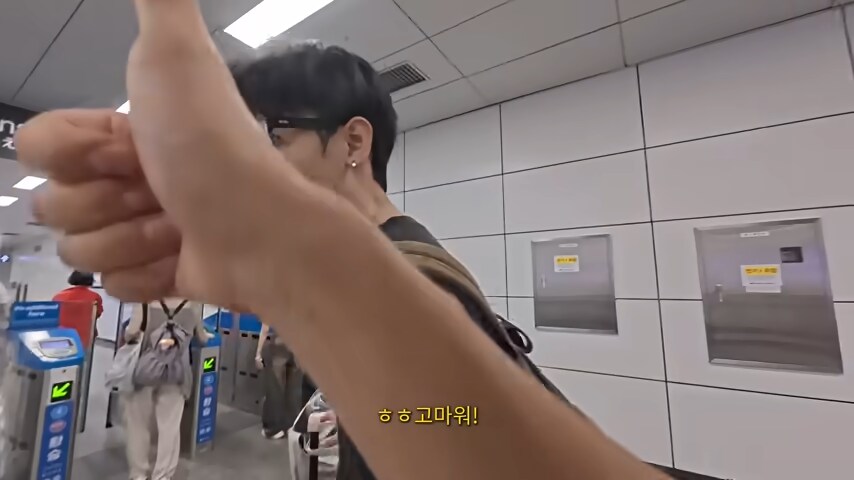 유튜브) 외국인만 보이면 무작정 말을 거는 유튜버_23.png