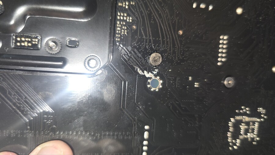 혹시 에즈락 x670e pg lightning 갖고 계신분 있으신가요???_1.jpg