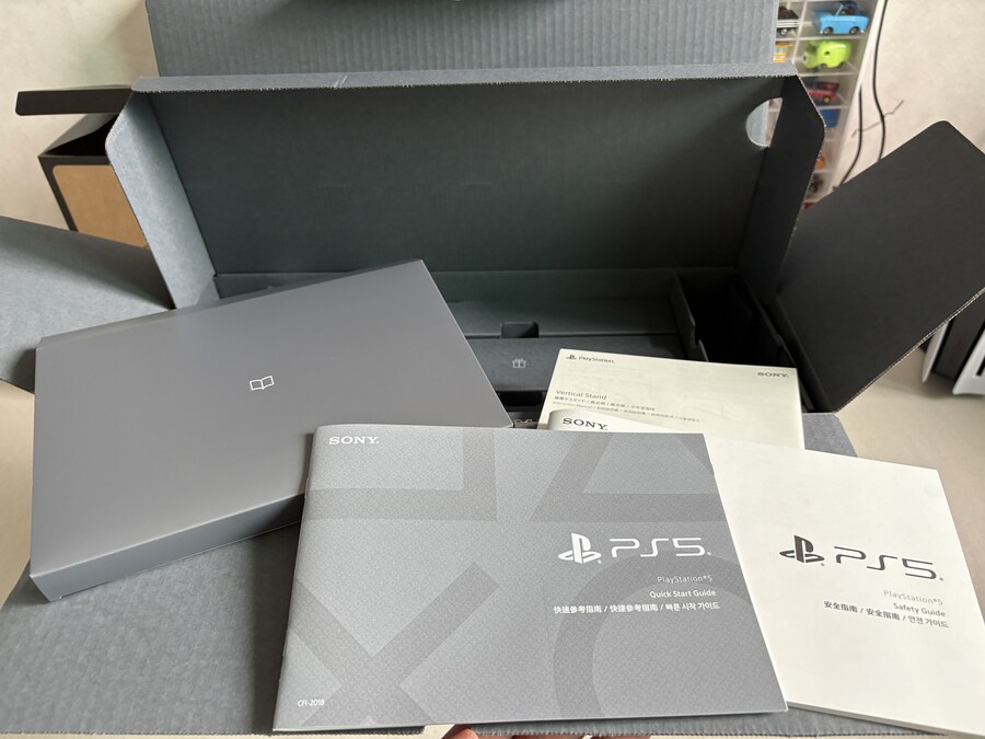 플레이스테이션 30주년 콘솔 언박싱_14.jpg