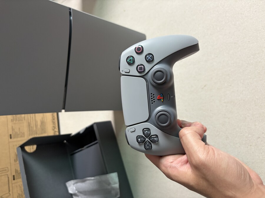 플레이스테이션 30주년 콘솔 언박싱_47.jpg