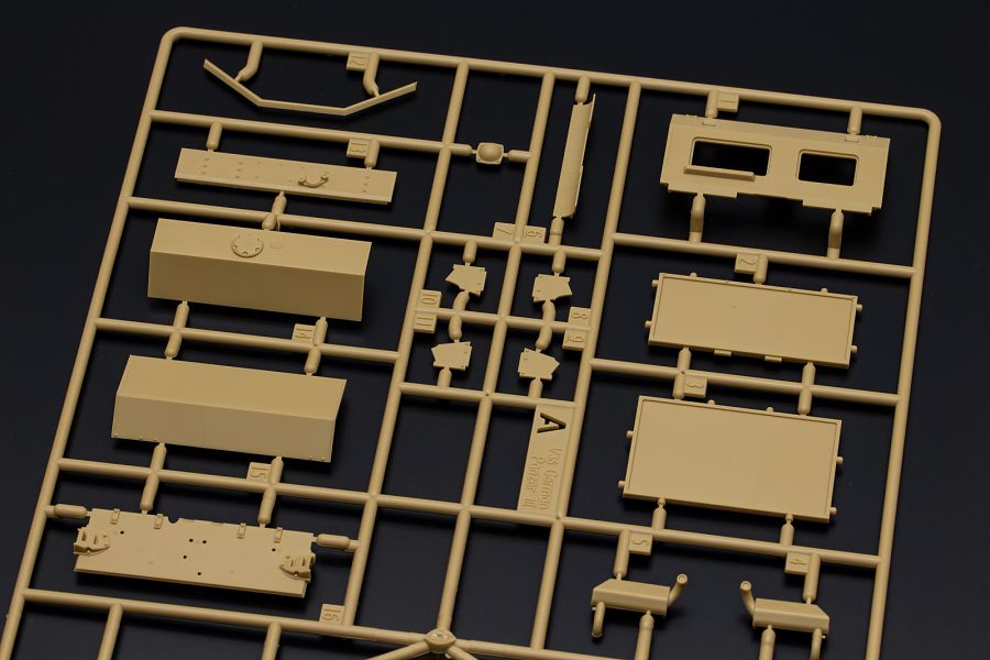 [아카데미 과학] 1/35 독일 3호전차 N형 아프리카 군단 런너 사진_4.png