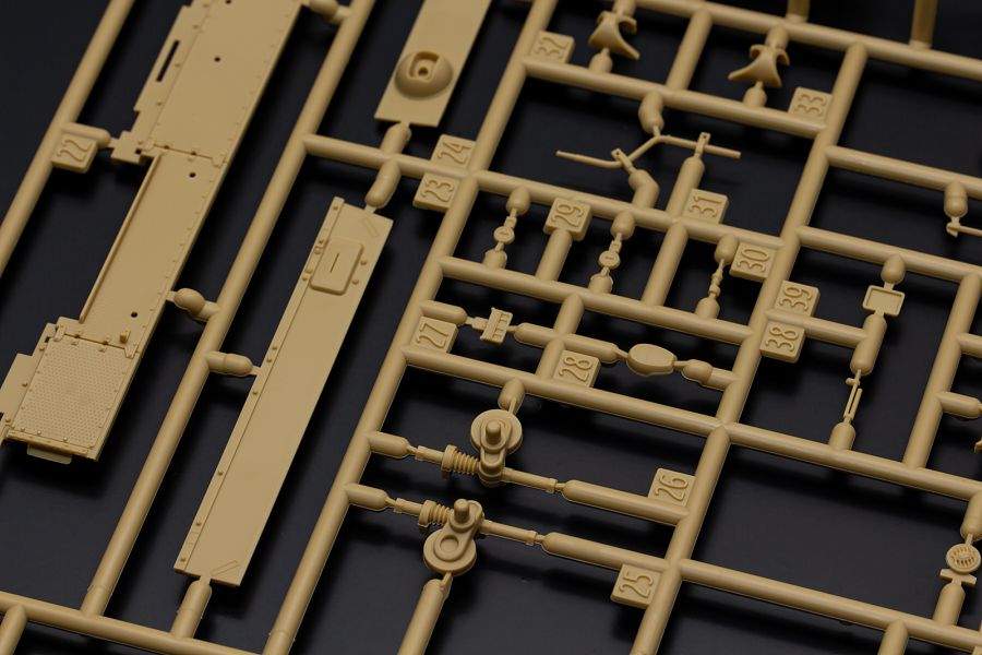 [아카데미 과학] 1/35 독일 3호전차 N형 아프리카 군단 런너 사진_10.png