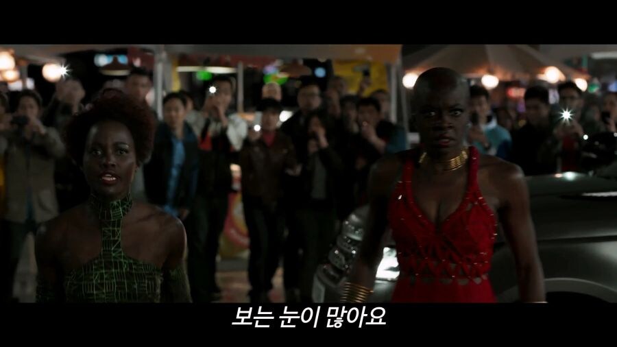[MCU] 아니 한국 사람들이 왜 이때 도망 안가고 사진 찍기에 바쁜거죠?.JPG_3.jpg