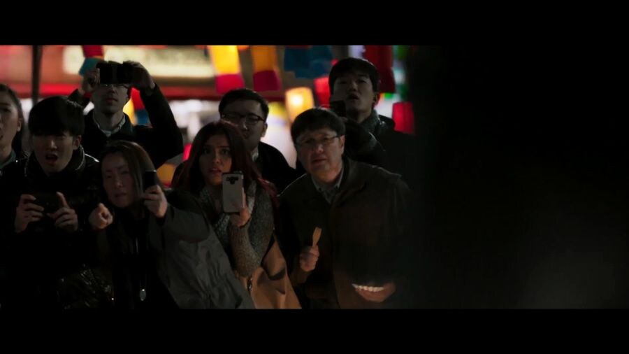 [MCU] 아니 한국 사람들이 왜 이때 도망 안가고 사진 찍기에 바쁜거죠?.JPG_7.jpg