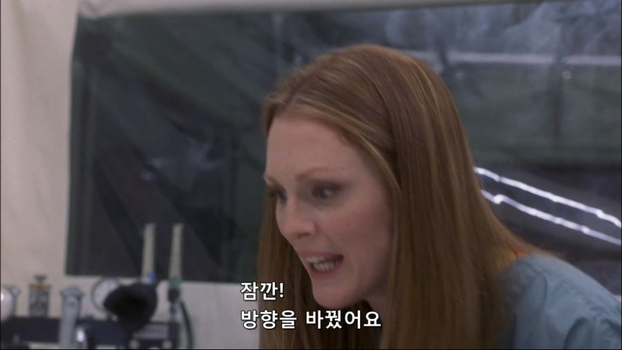 영화속 몸속에 벌레가 들어와서 고생한 남자_13.jpg