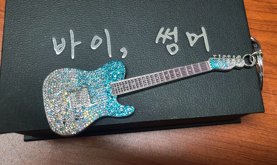 Memory of bye summer 기타 키링, 미니어쳐 기타_4.jpg