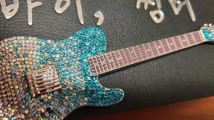 Memory of bye summer 기타 키링, 미니어쳐 기타_6.jpg