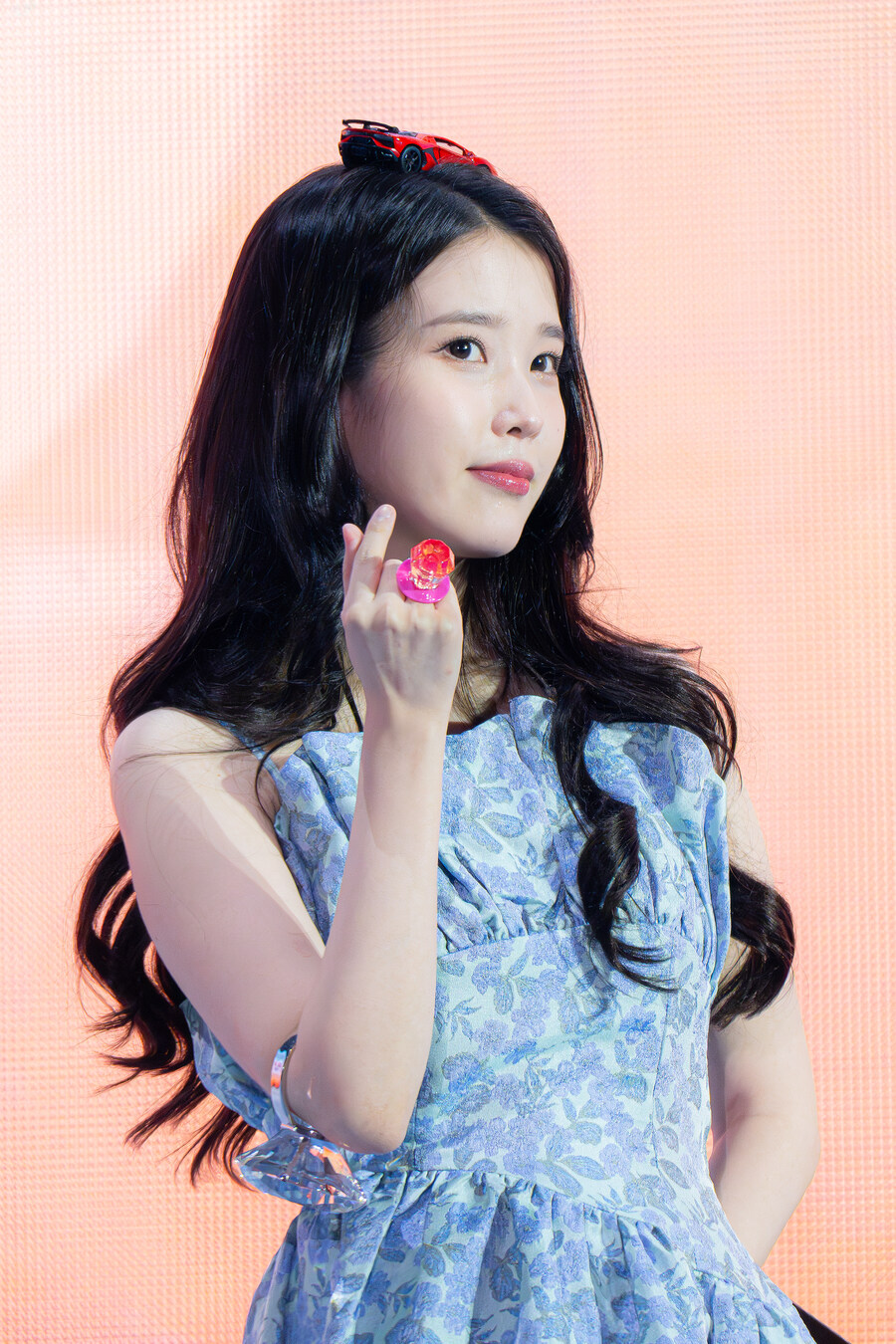 2025.09.13 아이유 FAN MEET-UP(셀카봉)_7.jpg
