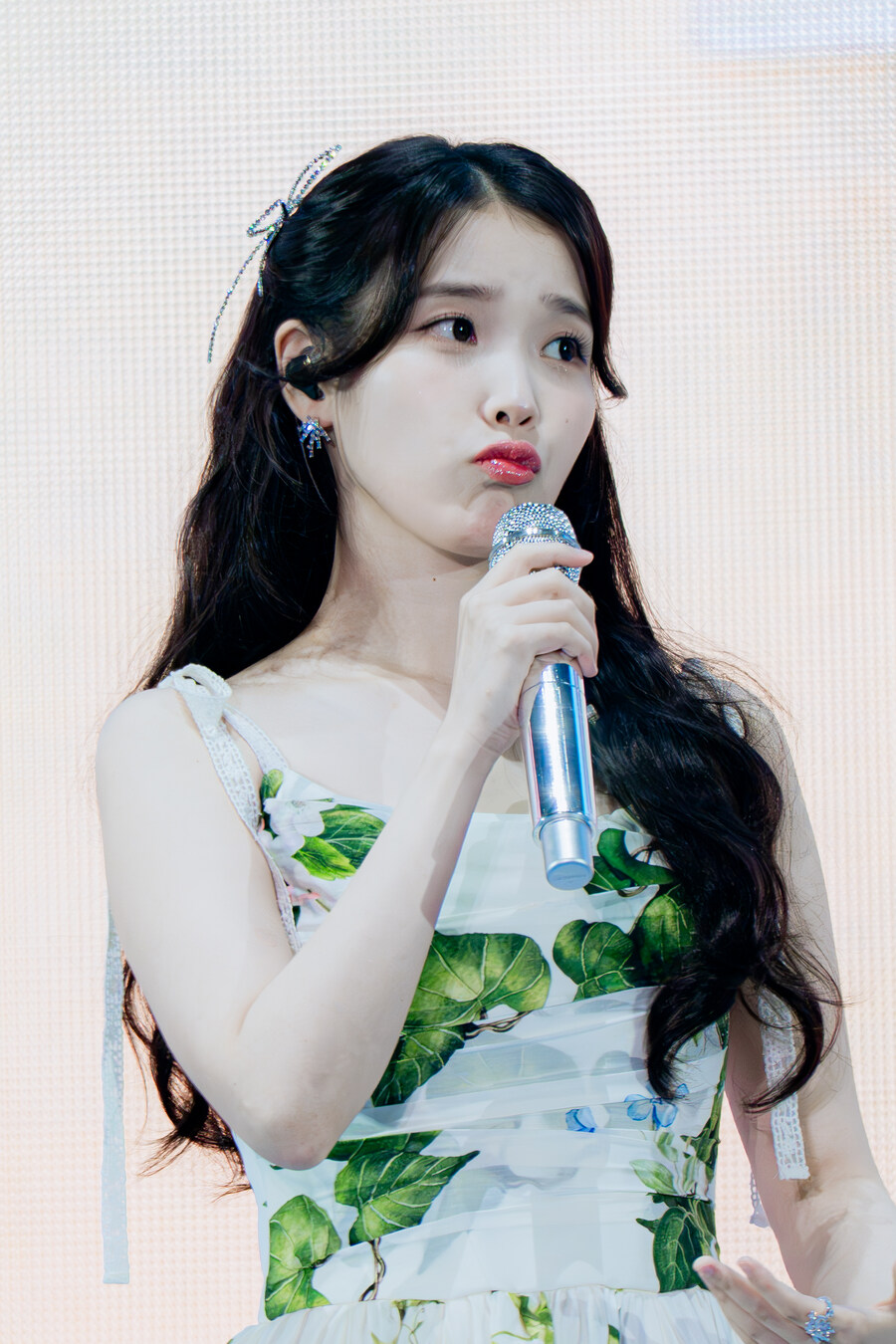 2025.09.14 아이유 FAN MEET-UP(셀카봉)_4.jpg