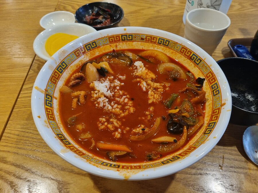 원쓰부 삼선고추짬뽕 더맵게_4.jpg