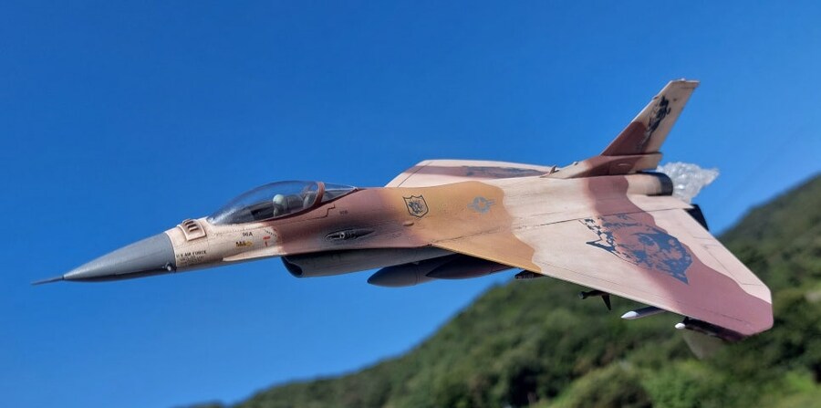 [이건 SF인가? 스케일인가?...] 아카데미 1/72 F16 커스텀_11.jpg