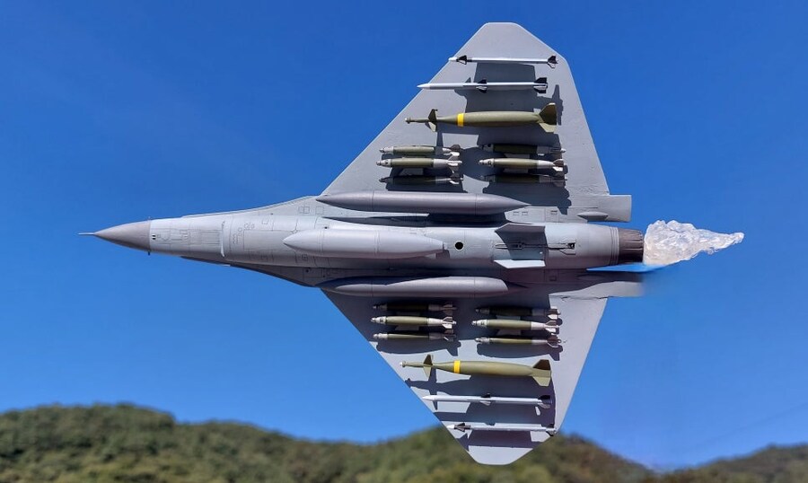 [이건 SF인가? 스케일인가?...] 아카데미 1/72 F16 커스텀_14.jpg