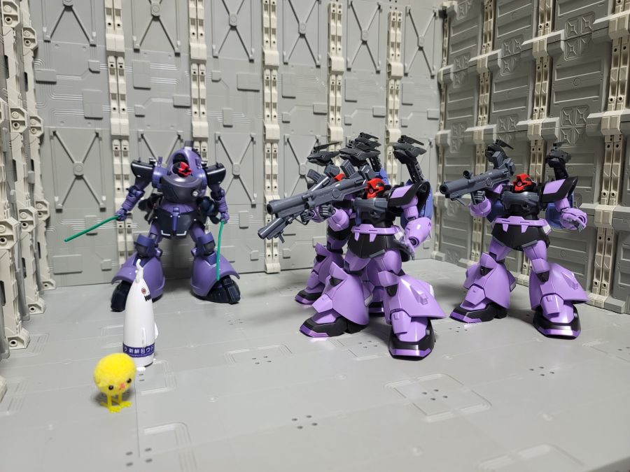 HG GQ 1/144 릭 돔 + HG 돔 트루퍼 나열 사진_2.jpg