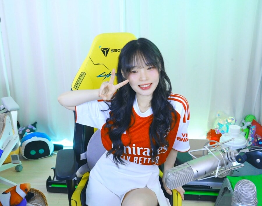 새봄TV] 다잉라이트 스토리 같이 보기(GCL)+아임 낫 어 휴먼_1.png
