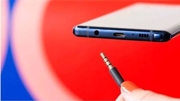 역시 음악은 유선 헤드셋으로 들어야해_1.jpg