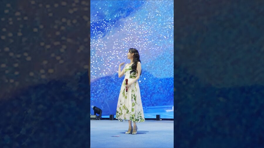 [IU] 어!? 가을 오네🍁_1.jpg