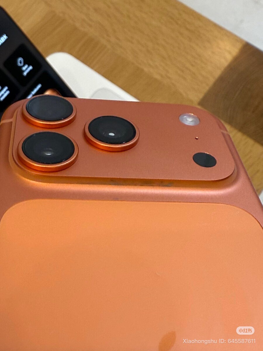 아이폰 17 프로, 매장 전시품 외부 기스에 취약해_2.jpg