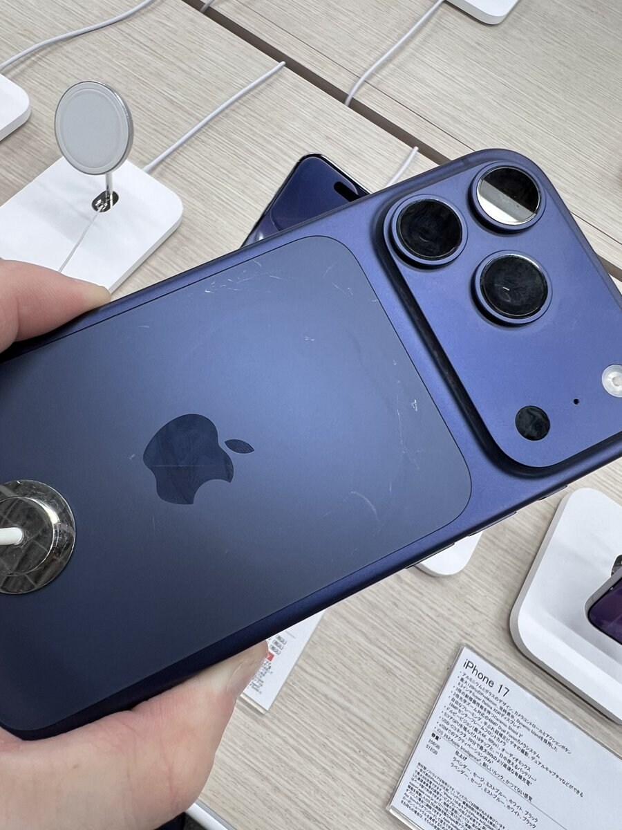 아이폰 17 프로, 매장 전시품 외부 기스에 취약해_4.jpg