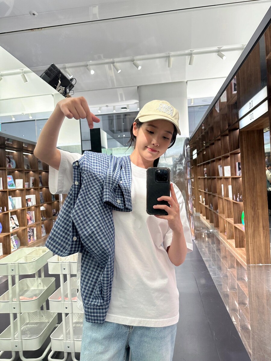 [IU] 25.09.20 POP-UP STORE [Found at Eight]_5.jpg