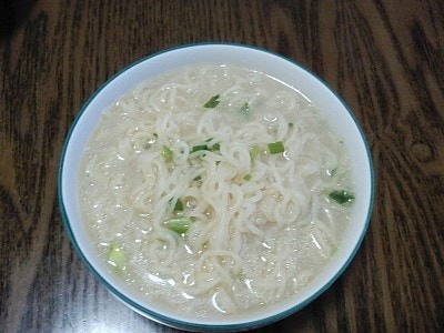 한국에 온 외국인들이 당황하는 매운 라면_2.webp