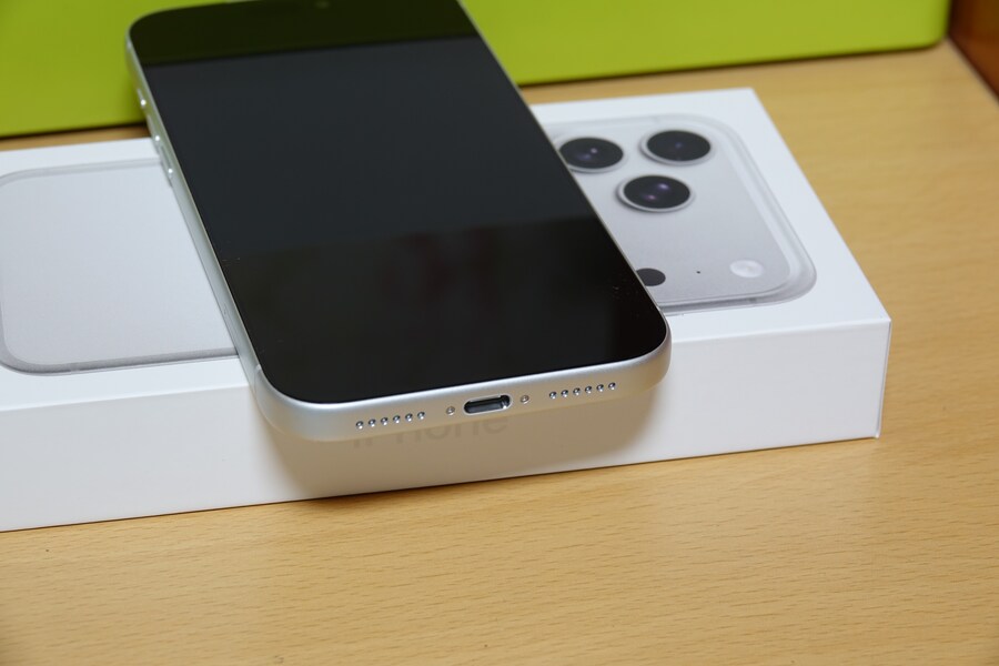 iPhone 17 Pro Max 실버_9.png
