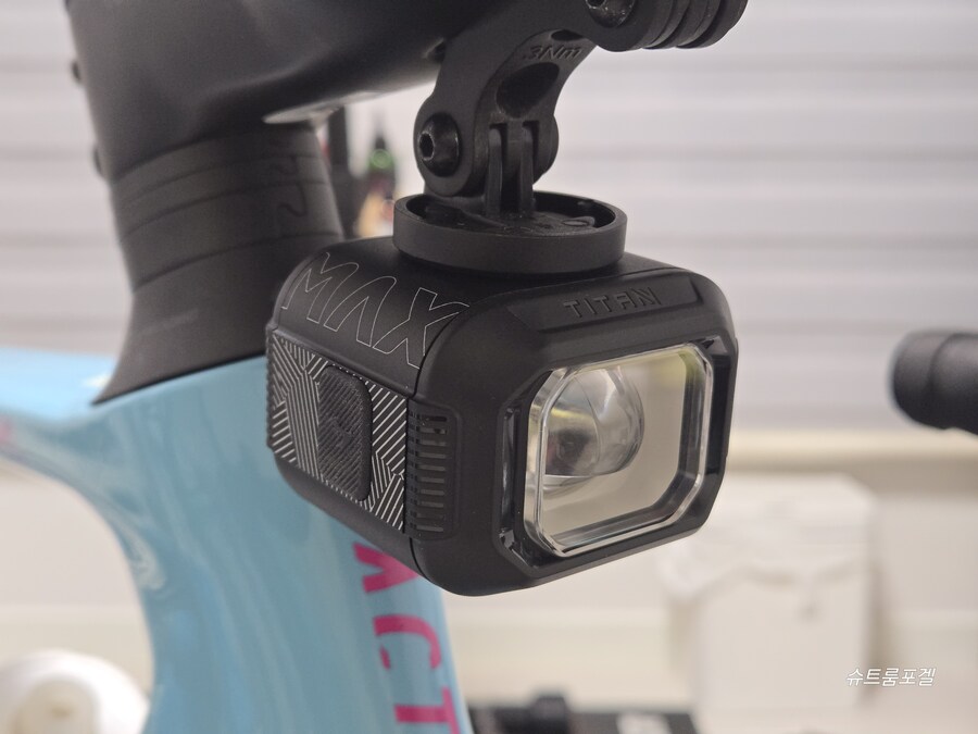 쓸만한 전조등 하나 구했어요_1.jpg