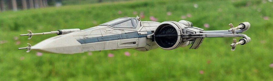[가을의 코스모스밭에서...] 스타워즈 T-70 x-wing_2.jpg