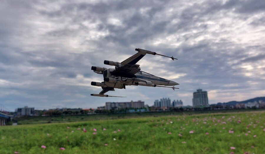 [가을의 코스모스밭에서...] 스타워즈 T-70 x-wing_7.jpg