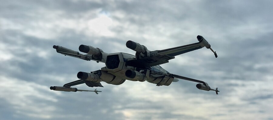 [가을의 코스모스밭에서...] 스타워즈 T-70 x-wing_9.jpg