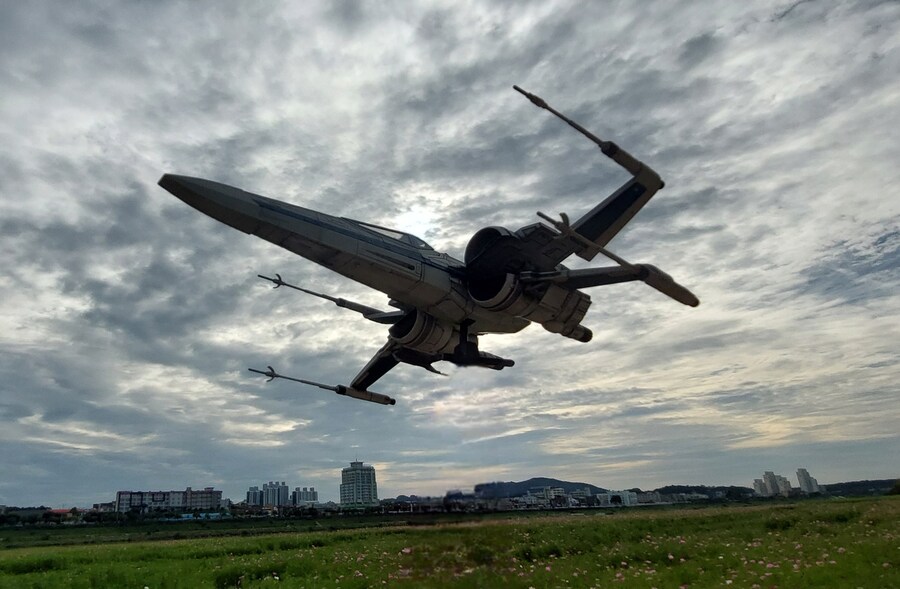 [가을의 코스모스밭에서...] 스타워즈 T-70 x-wing_13.jpg
